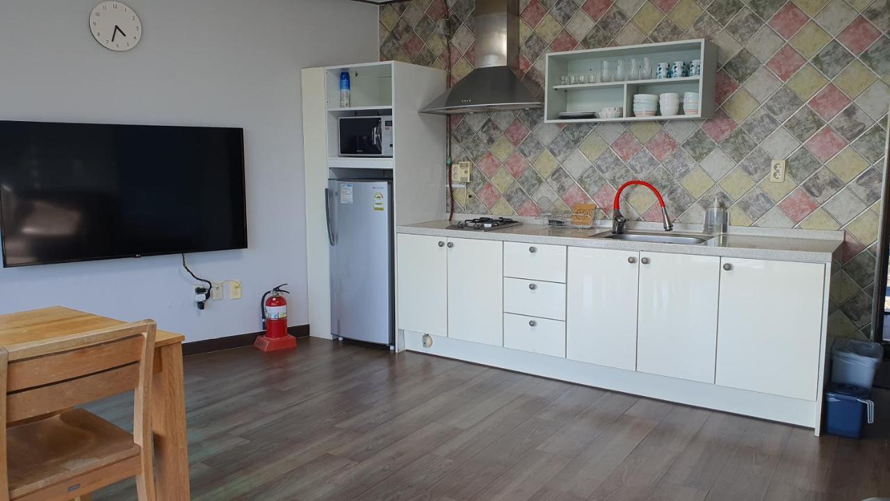 Beewool Chaewool Pension Seogwipo Bagian luar foto